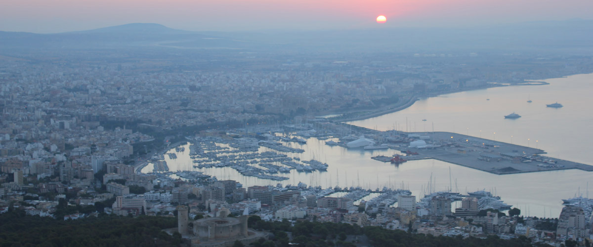 Luftbilder von Mallorca bei Sonnenaufgang